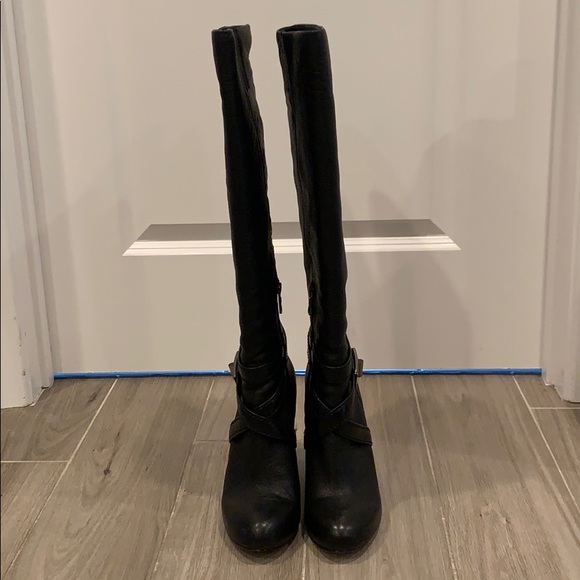 BCBGMAXAZRIA Remy Wedge Boot - Picture 3 of 8